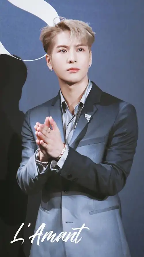 时尚芭莎年度派对##王嘉尔乌云灰渐变西装##王嘉尔lmly初舞台