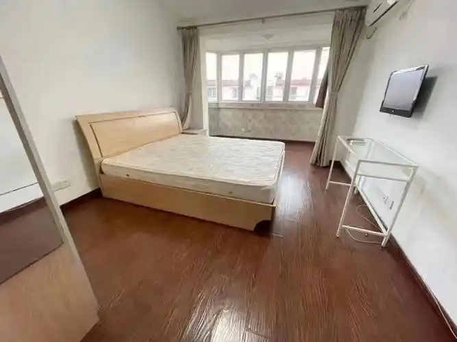 2号线淞虹路地铁口整租一房一厅5600