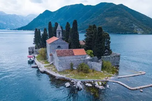 黑山共和国佩拉斯特的湖心双岛520遇见的小岛都是成双成对的