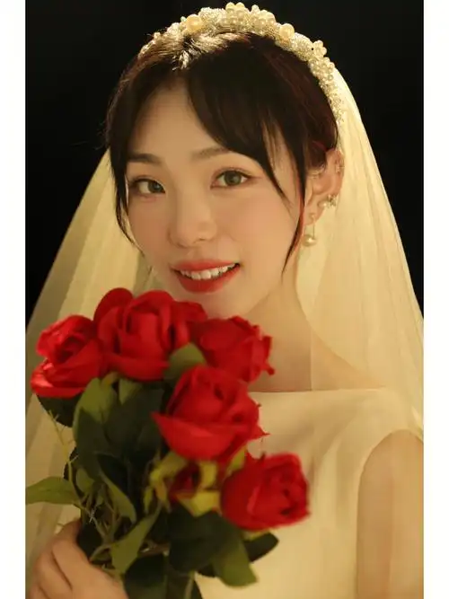 女生单人婚纱照