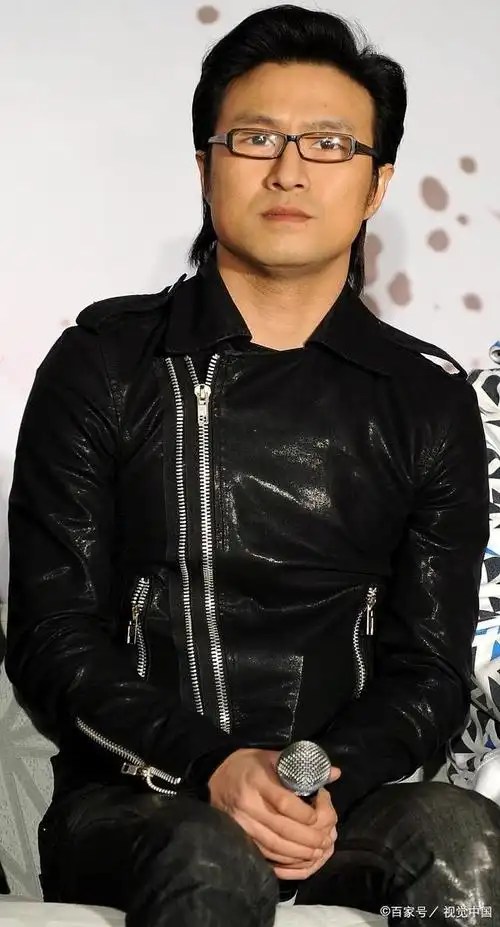 汪峰新恋情曝光,女方酷似章子怡,网友:菀菀类卿啊