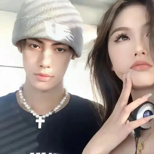 甜甜的363436373039真人情侣头像 换上!