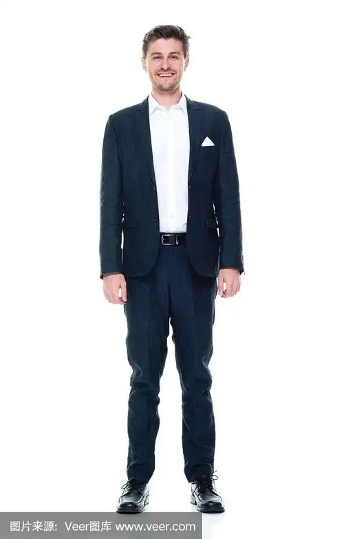 全身/正面/看镜头/一人/一人20-29岁的成年人英俊的人棕色头发/有胡子