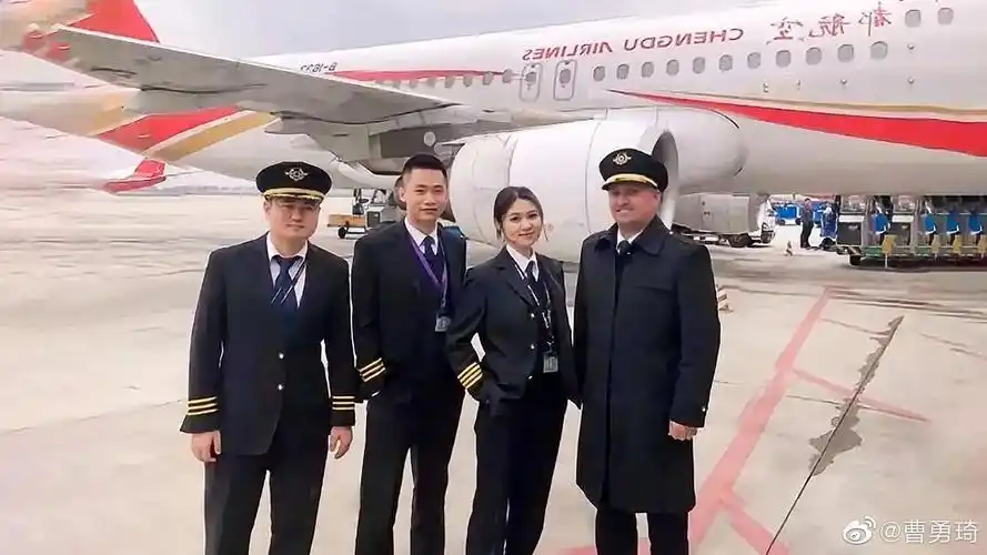 空中花木兰"伍倩玉"中国蕞年轻的女机长……_高清图集_新浪网