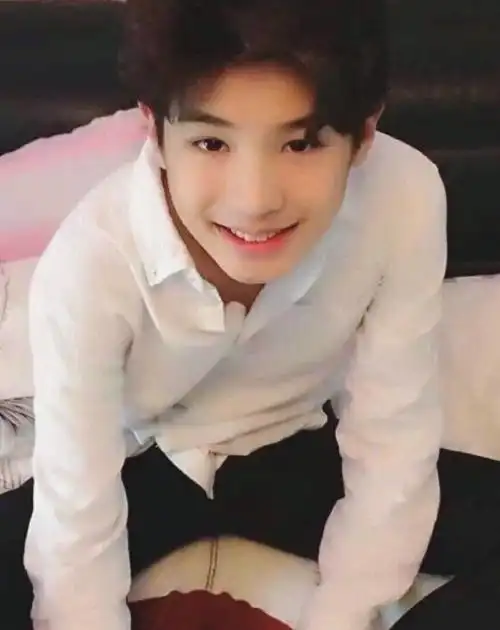 [justin][分享]200323 小小昊突然出现:你看我几分像从前?