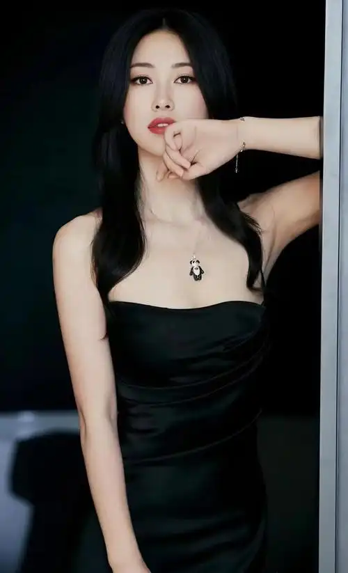 39岁朱珠身材火辣美的让你窒息