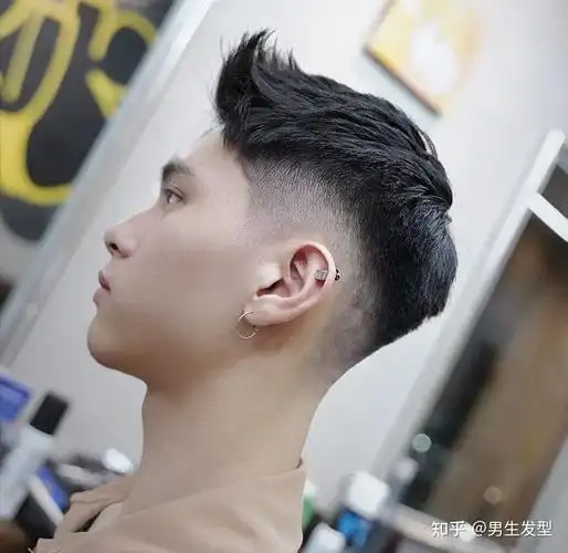男生"小飞机头"发型超帅气,没剪过就可惜了 - 知乎