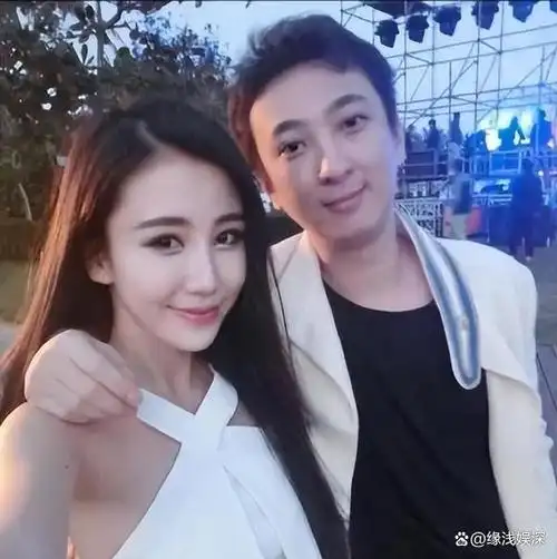 历任女友都是肤白貌美的网红,每一届女友都身材颜值俱佳,无奈王思聪