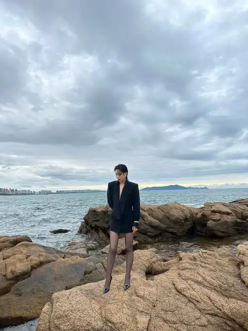 李斯丹妮海边生图状态##李斯丹妮海边露腿生图