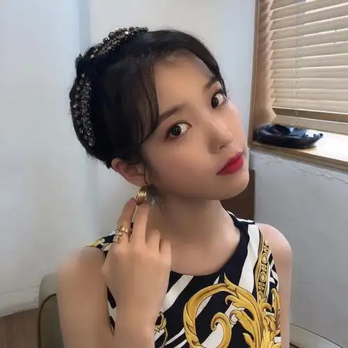 满月的ins iu李知恩