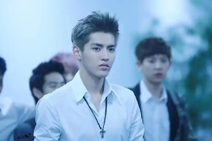 最想邂逅的白衬衫爱豆#当你邂逅穿着白衬衫的吴亦凡——干净清爽