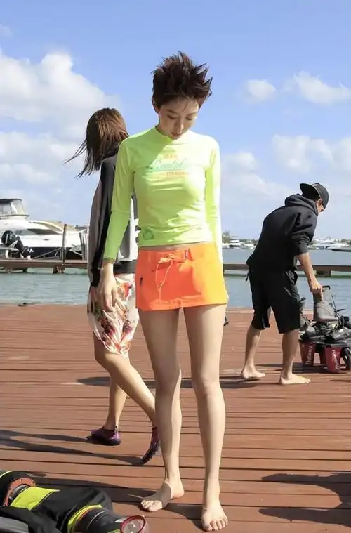 宋丹丹,王琳,金晨等大腕,对比之下,姜妍确实有点"关系户"的嫌疑但让人