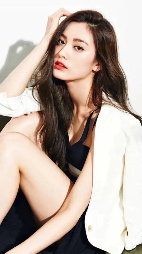 林珍娜(nana),本名林珍儿[1](韩语:393523,英语:im jin a),韩国