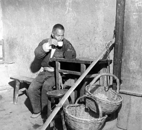 在旧社会,农民可以说是最弱势的群体之一,往往自己的利益被侵害,却不