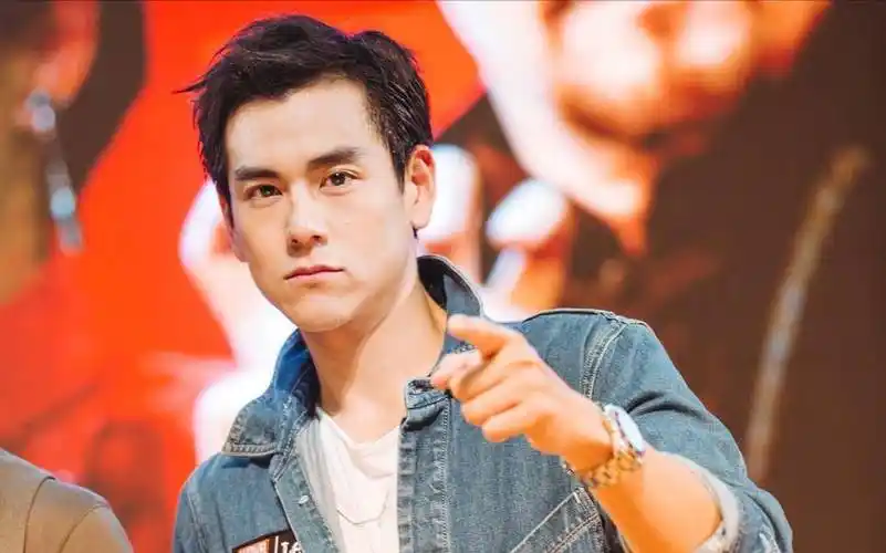 彭于晏在一次采访中,透漏自己10年内从未有过饱腹感!