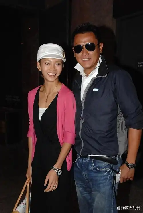 整容整到面目全非,和大28岁富商传绯闻|张利华|娱乐圈|滕丽名_网易