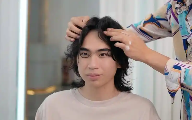 长发自然卷的男生看过来,造型细节讲解 绝对的天花板