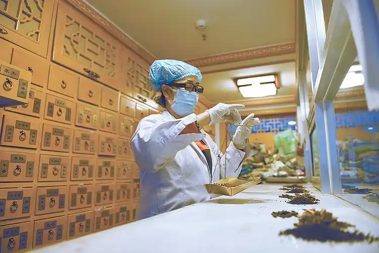 加强医疗救治保障能力 让患者在家门口看好病——我省实施新冠病毒感