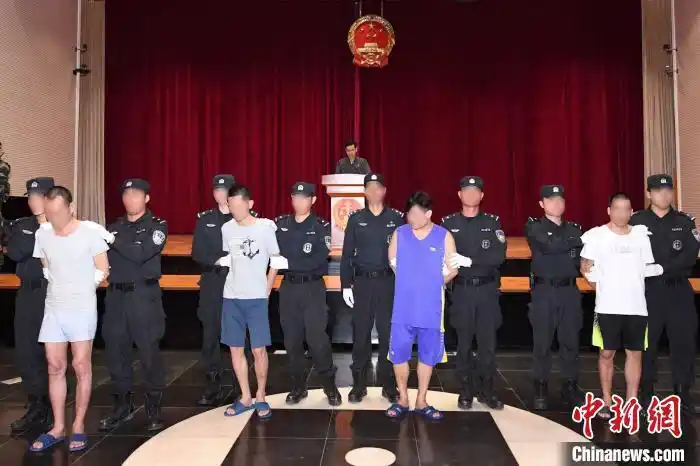 图为海口中院举行公开宣判大会. 覃易琼 摄