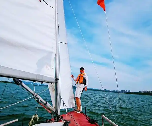 启航!岳阳小伙单人帆船挑战湘江北至洞庭湖之旅