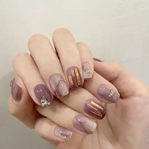 紫色玻璃纸美甲图片