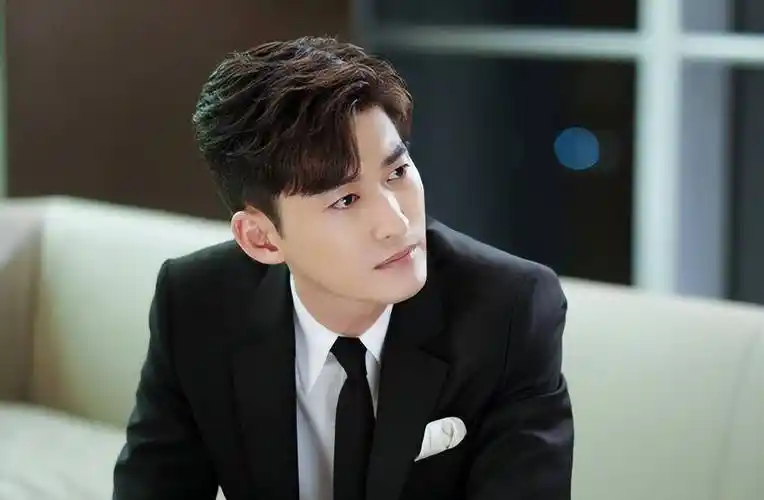 看到张翰是第一站唯一的男嘉宾后,难怪网友吐槽:有花,却没了.