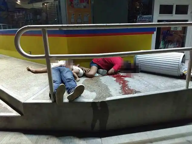 墨西哥黑帮枪战半岁男婴与父母街头丧命组图16