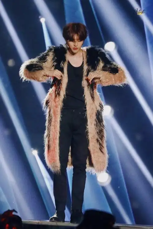 蔡徐坤ins#只有蔡徐坤粉丝知道自己吃92到底有多好大长腿!太绝了!