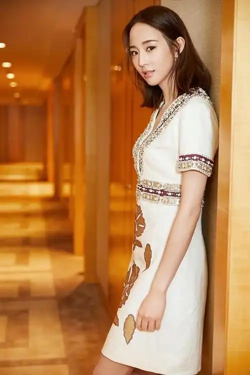 张钧甯,1982年9月4日出生于德国,中国台湾影视女演员