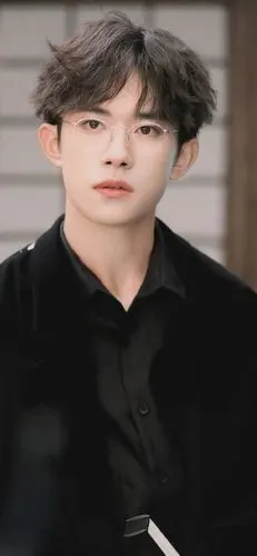 103明星高清大壁纸易烊千玺