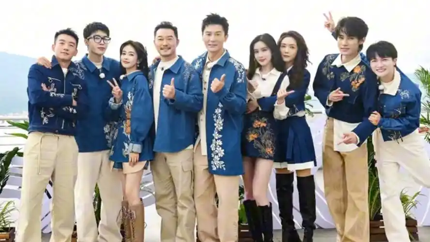 奔跑吧生态篇首录大合影 首期录制大合影来喽!奔跑吧生态篇 奔跑吧