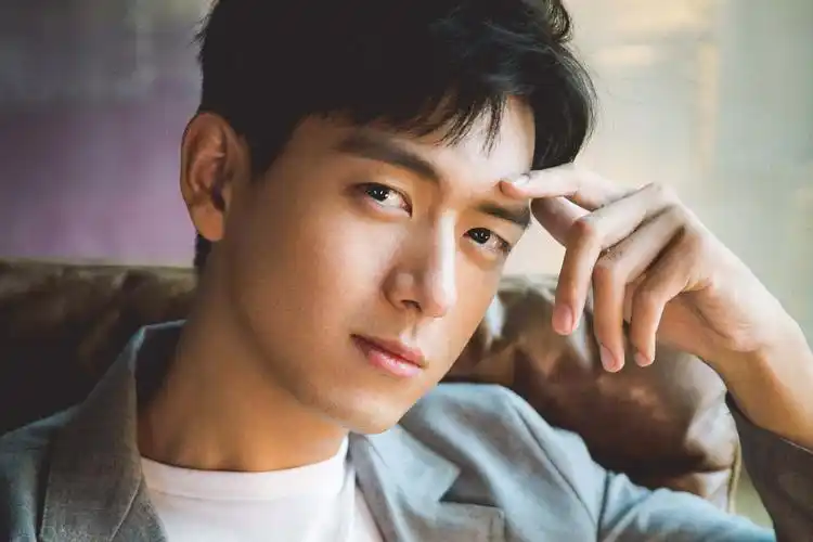 电脑壁纸 明星 大陆明星 年度人气演员李现