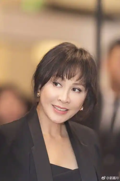 苏州,毕业于香港无线电视台第12期艺员训练班,是中国香港影视女演员