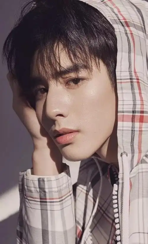 宋威龙所谓年纪轻轻就出名要有诚意要有畏惧