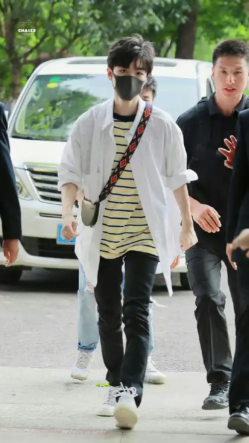 王俊凯夏季穿搭##王俊凯 德云社在逃编外捧哏