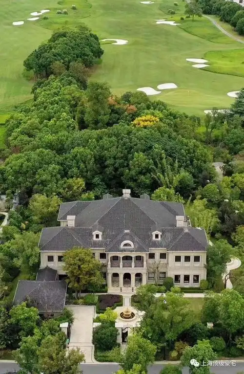 西郊顶级庄园别墅占地3.6亩,仅售4080万,与富士康郭台铭先生为邻_上海