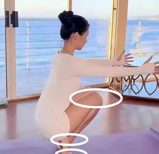 继杨幂"漫画腰"后,迪丽热巴"天使蹲"也火了,普通人别模仿|刘亦菲_网易