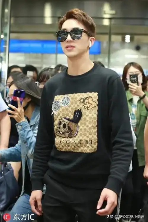 黄景瑜许魏洲抬下巴(黄景瑜许魏洲撞脸明星时刻)(54)