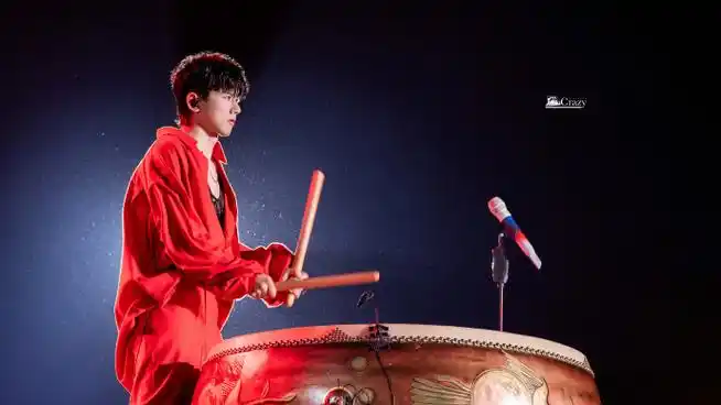 张杰演唱会##张杰未live开往1982巡回演唱会