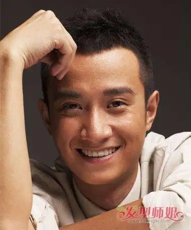 文章前梳超短发发型