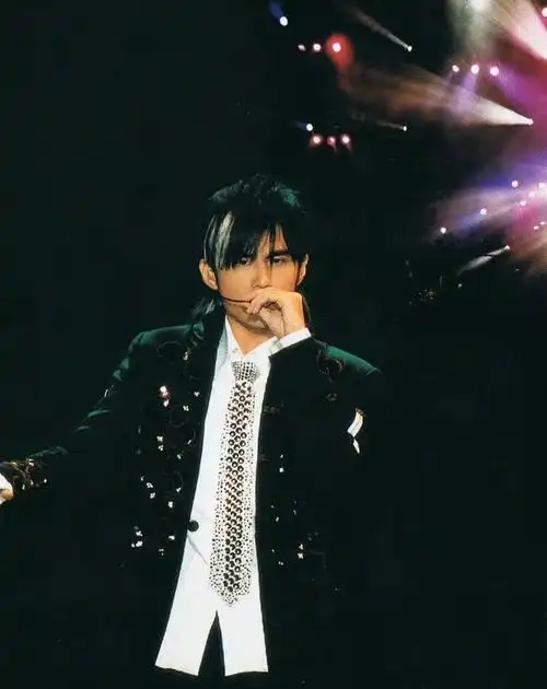 周杰伦无与伦比演唱会你觉得哪张照片最帅