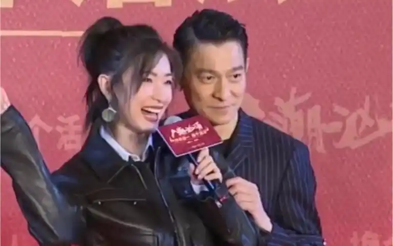 万茜嘚瑟喊话贾玲我可是跟刘德华有感情戏哦