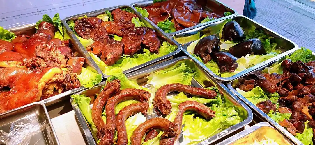 宁溪大头松卤味熟食店正式开业了,开业期间买就送,*****也送,经典凉拌