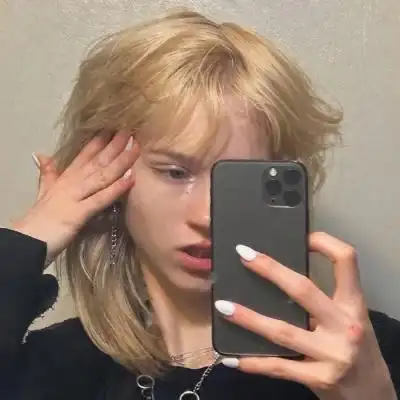 苏柒:欧美靓女真人头像_微信头像_我要个性网