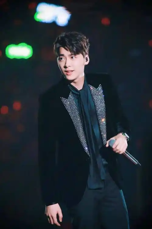 无德无才的艺人所带来的影响_邓伦_吴亦凡_李易峰