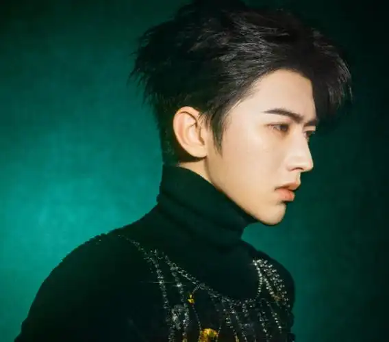 按照之前塌房明星的惯例,蔡徐坤先是迎来了各个平台的下架风波.