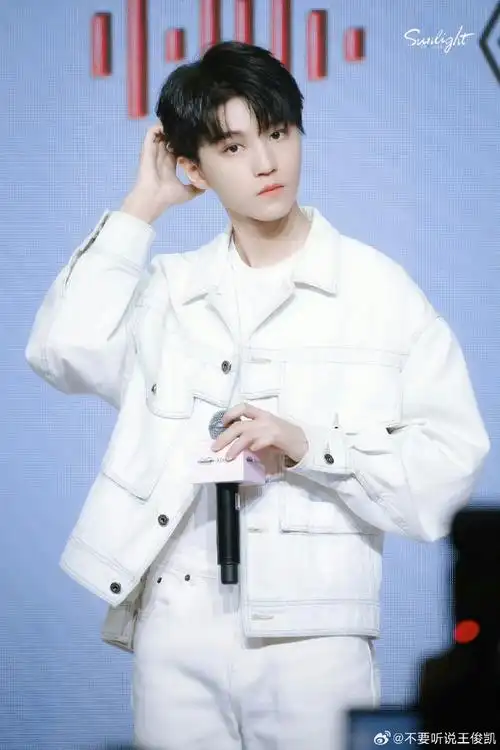 王俊凯电影野孩子##王俊凯你好星期六##王俊凯#  尊都好喜欢这组照片