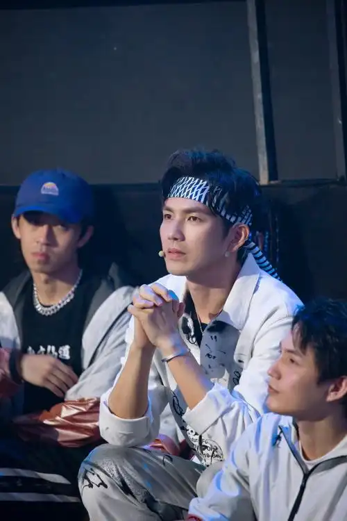 钟汉良街舞3舞台落泪暖心发文向选手告别引网友泪目