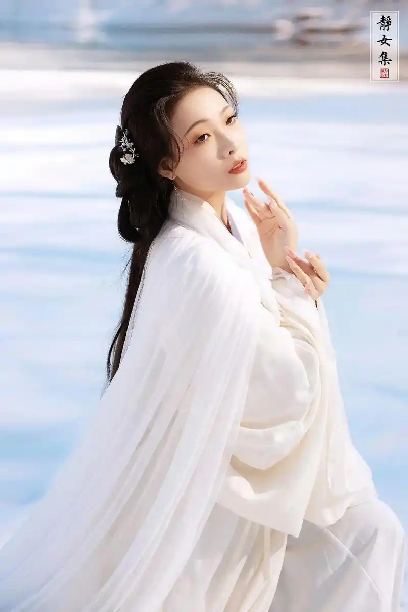 #汉服摄影 #古风摄影 #汉服 #古典妆造 #汉服小姐姐 绝 - 抖音