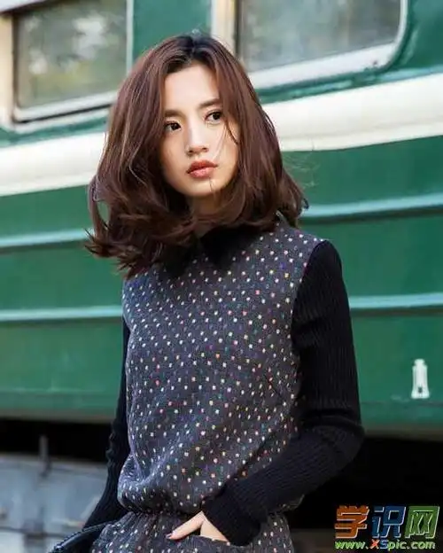 齐肩发烫发发型图片 齐肩中短发烫发发型图片